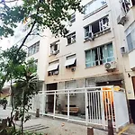 Omar do Rio - CL 91/302: 3Qtos no Arpoador c/ Internet 250mbps + WorkStation, a 250 metros da Praia de Copacabana e 500 metros da Praia de Ipanema, 400 metros do metrô General Osório